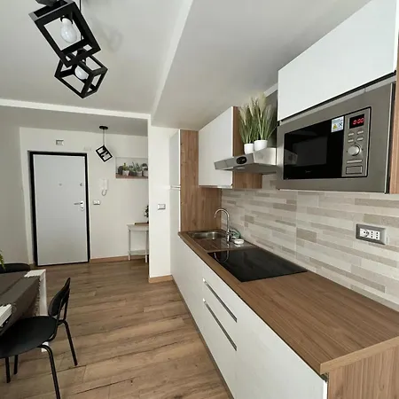 Monica's Apartman Ariccia