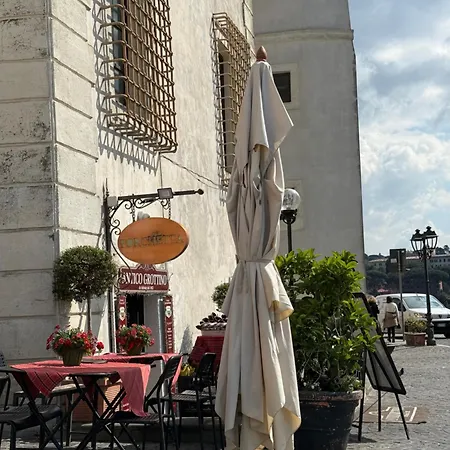 Monica's Apartman Ariccia